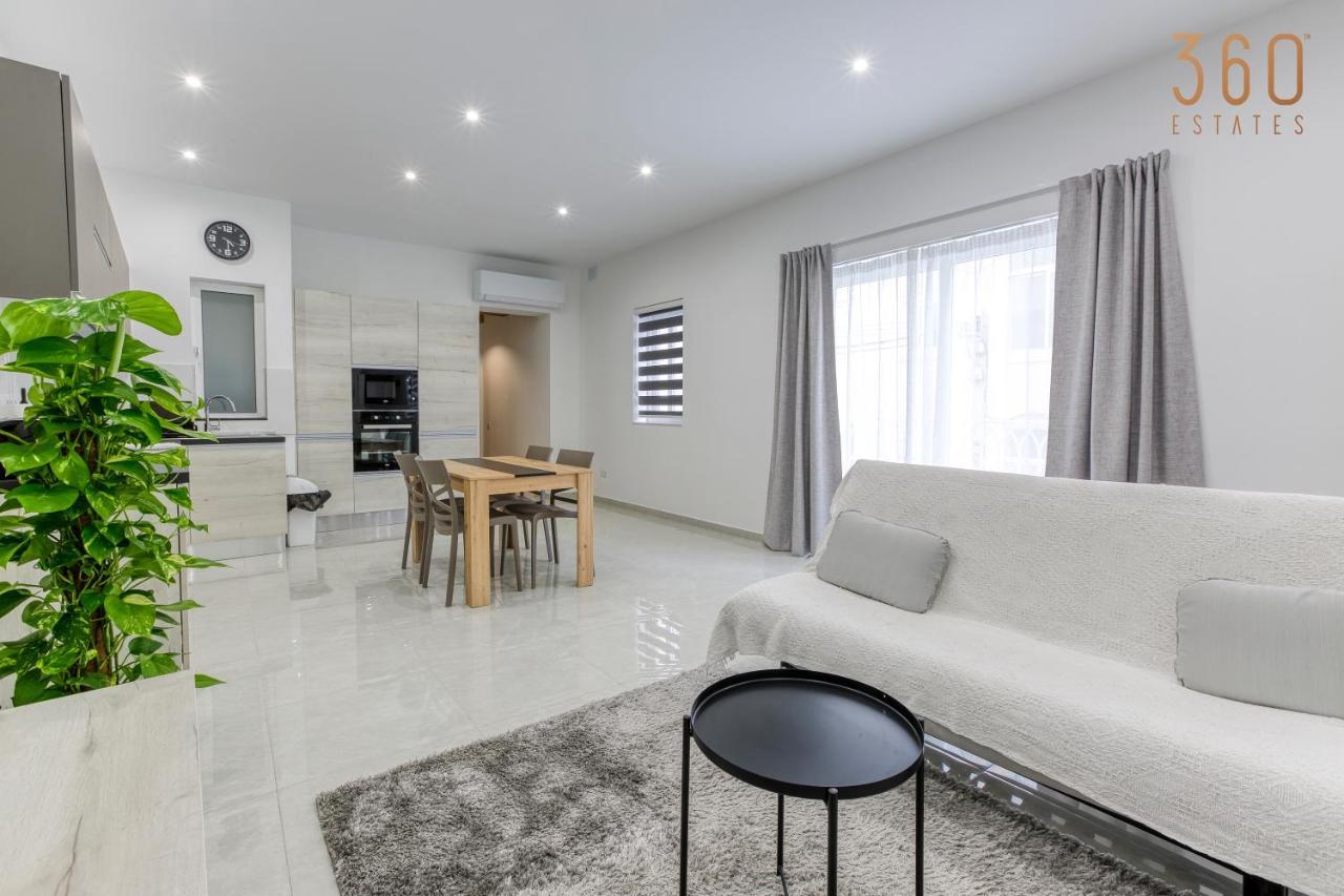 A Lovely 1Br Home With Balcony Just Off The Coast By 360 Estates Saint Julian's Luaran gambar